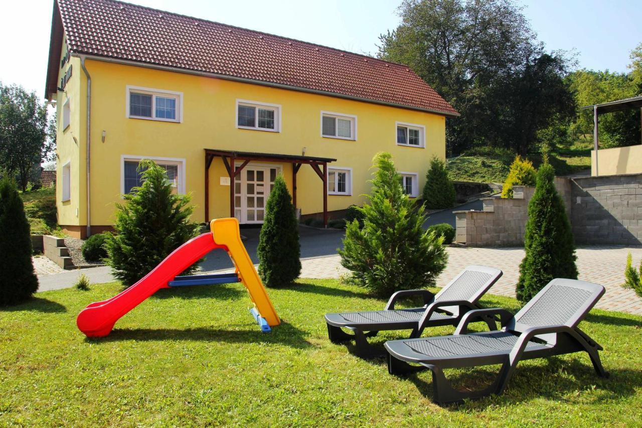 Cerny Kocour Apart Hotel Sarovy ภายนอก รูปภาพ