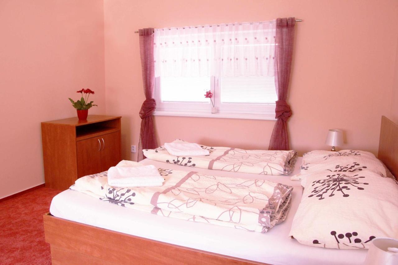 Cerny Kocour Apart Hotel Sarovy ภายนอก รูปภาพ