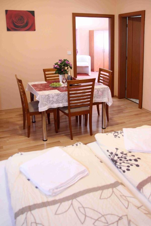 Cerny Kocour Apart Hotel Sarovy ภายนอก รูปภาพ
