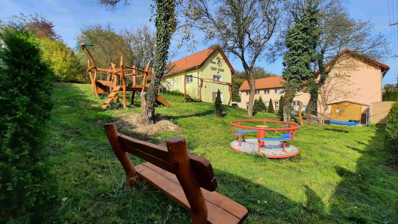 Cerny Kocour Apart Hotel Sarovy ภายนอก รูปภาพ