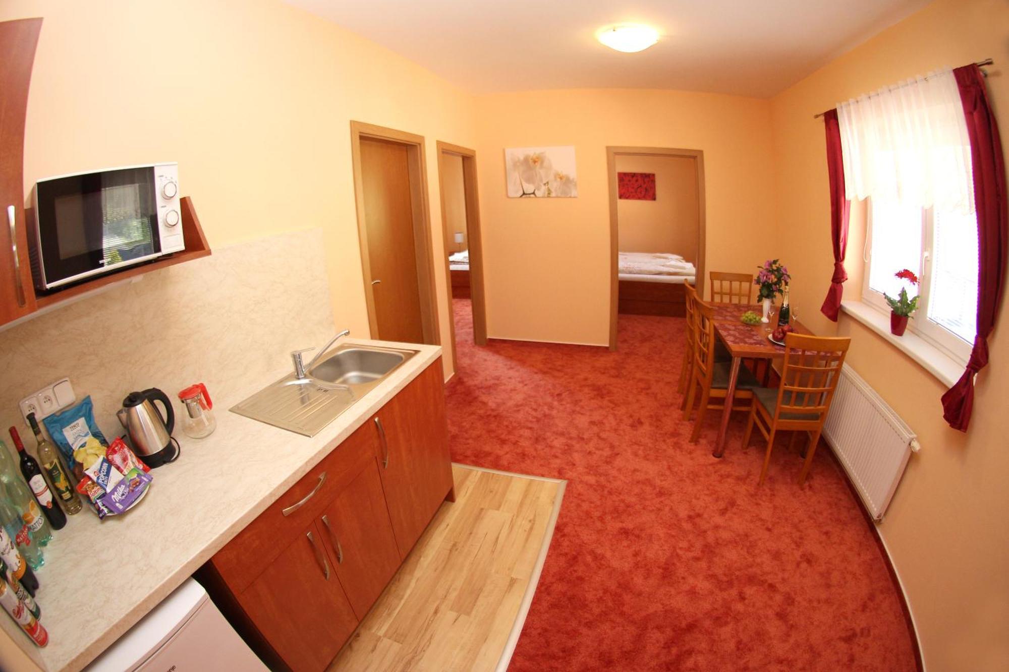 Cerny Kocour Apart Hotel Sarovy ภายนอก รูปภาพ