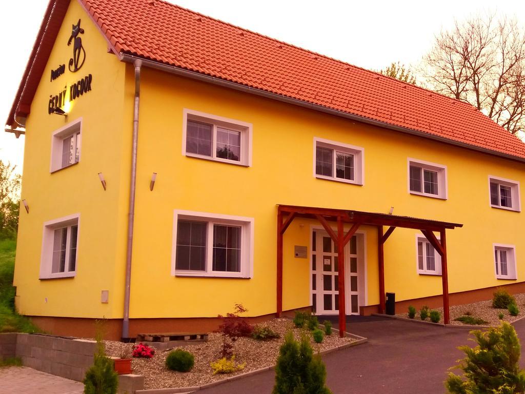 Cerny Kocour Apart Hotel Sarovy ภายนอก รูปภาพ
